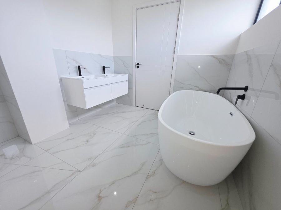 4 Bedroom Property for Sale in Sandown Western Cape